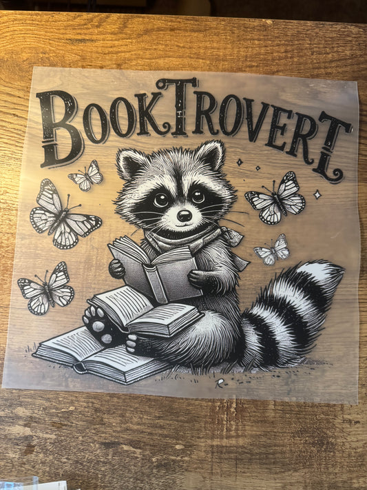 B06 Booktrovert